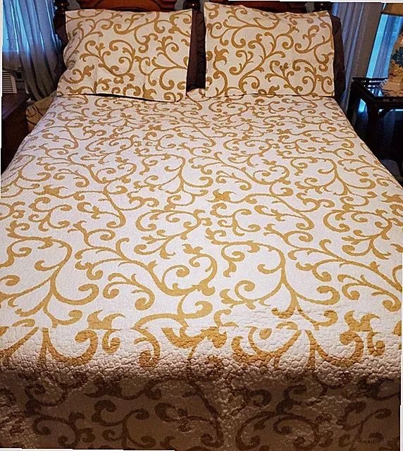 Classic Scroll Queen Reversible Geo Print Quilt Top Bedspread 2 Standard Shams