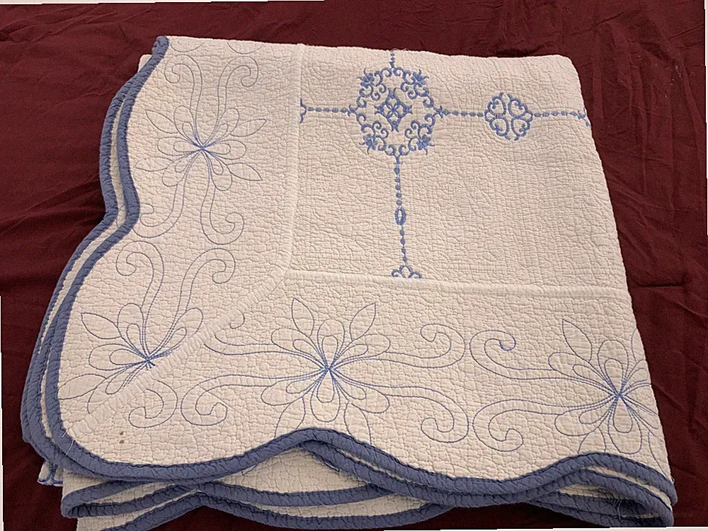Cracker Barrel by Donna Sharp Quilt Coverlet 90 x 90" Embroidered Scalloped