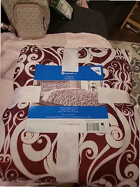 FULL/QUEEN Size Quilt MEDALLION SCROLL Essential Home KMART .