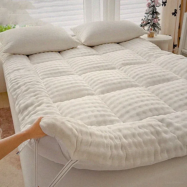 Oaskys Soft Mattress Topper 6-8cm Thick Breathable Quilted Sleeping Pad Roll Up