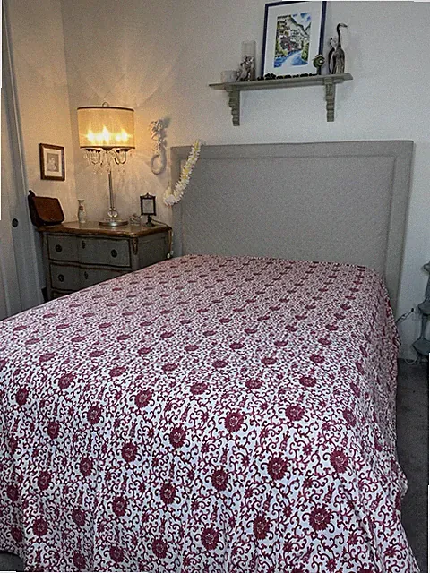RALPH LAUREN PORCELAIN ROSETTE SCROLL RED QUEEN FLAT SHEET