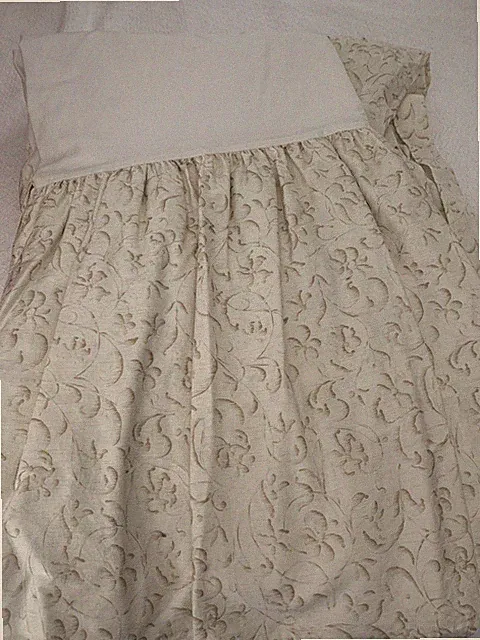 Ralph Lauren Yorkshire Rose Queen Tonal Scroll Bedskirt EUC 18”