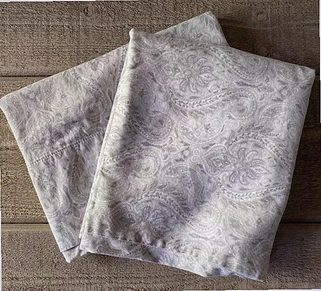 Raymond Waites Gray Scroll Standard Pillowcases Set/2