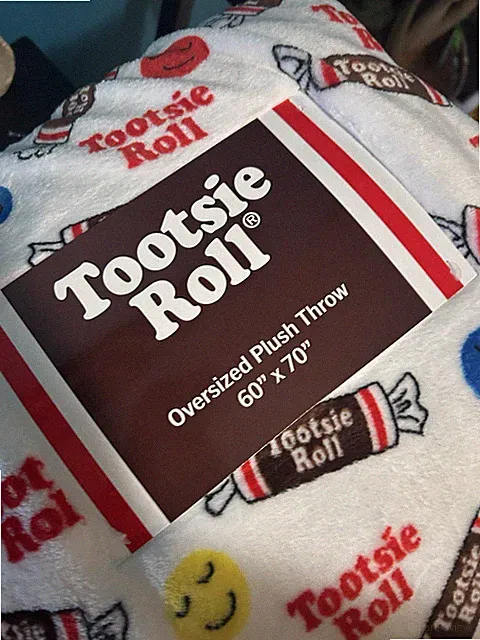 Tootsie Roll Smiles Oversized Plush Throw Blanket 60" x 70” 🔴🙂🔵 NEW