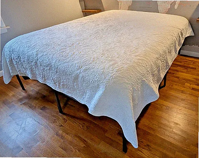 White Quilted Bedspread Coverlet 85x92 Full Queen Floral Stitch Cottage